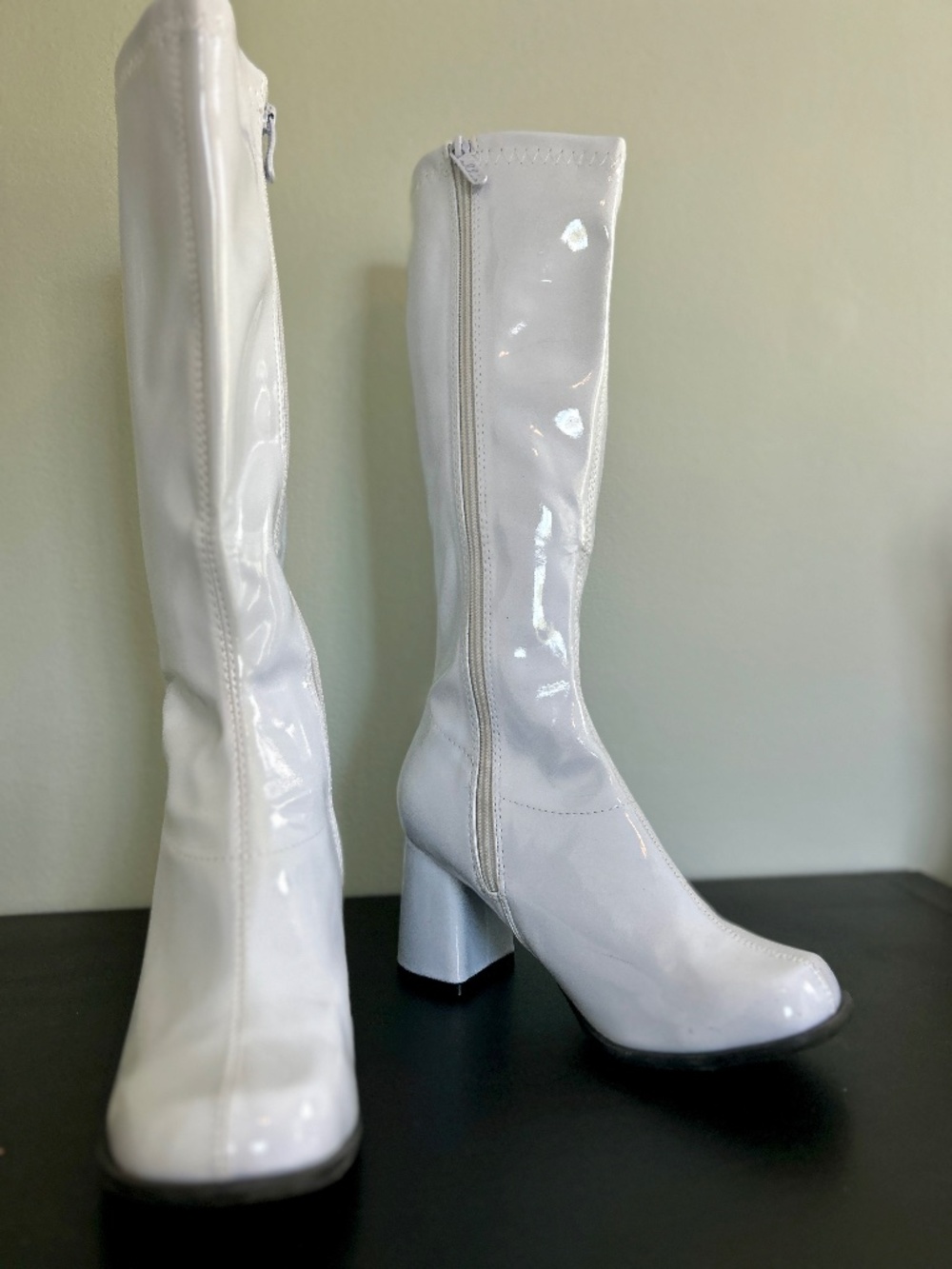 White Go-Go Boots Size 8 60s Mod Retro Costume Boots